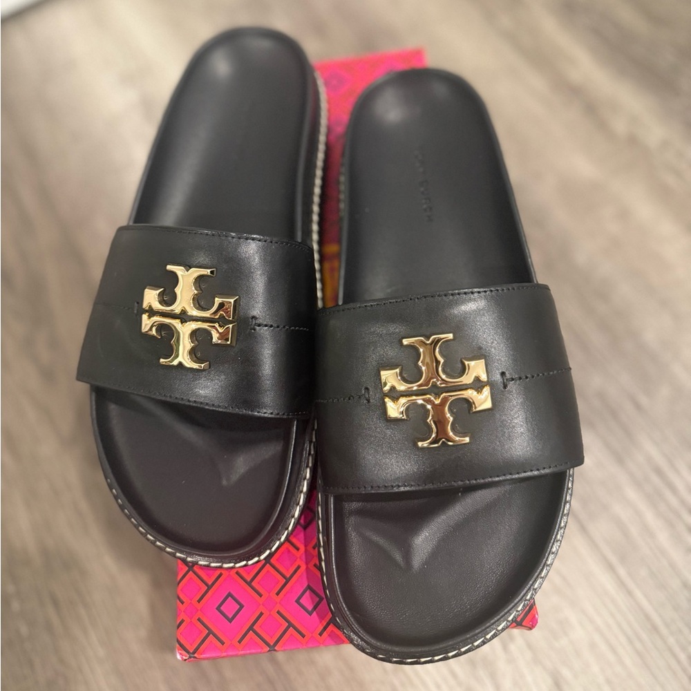 TORY BURCH EVERLY ANATOMIC LUG PARIS SLIDES IN BLACK